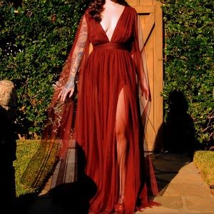 PUG GOTHIC GLAMOUR - BOMBSHELL PLUNGE MAXI GOWN IN WINE WITH SHEER MESH SLEEVES